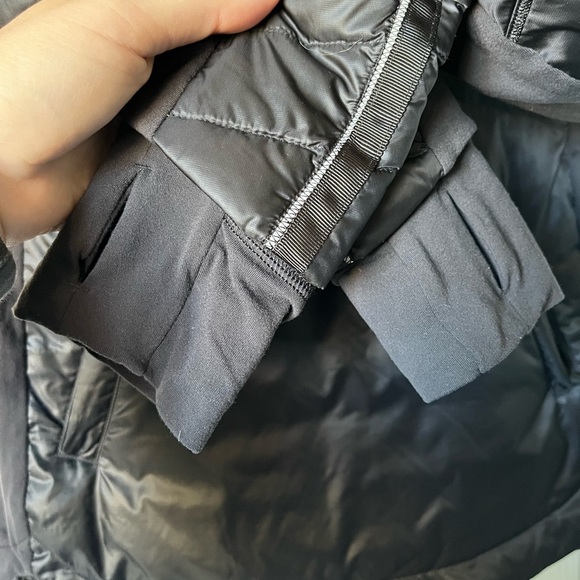 Women’s Lululemon Down For A Run Pullover II
Black | Size 4 - Picture 5 of 16